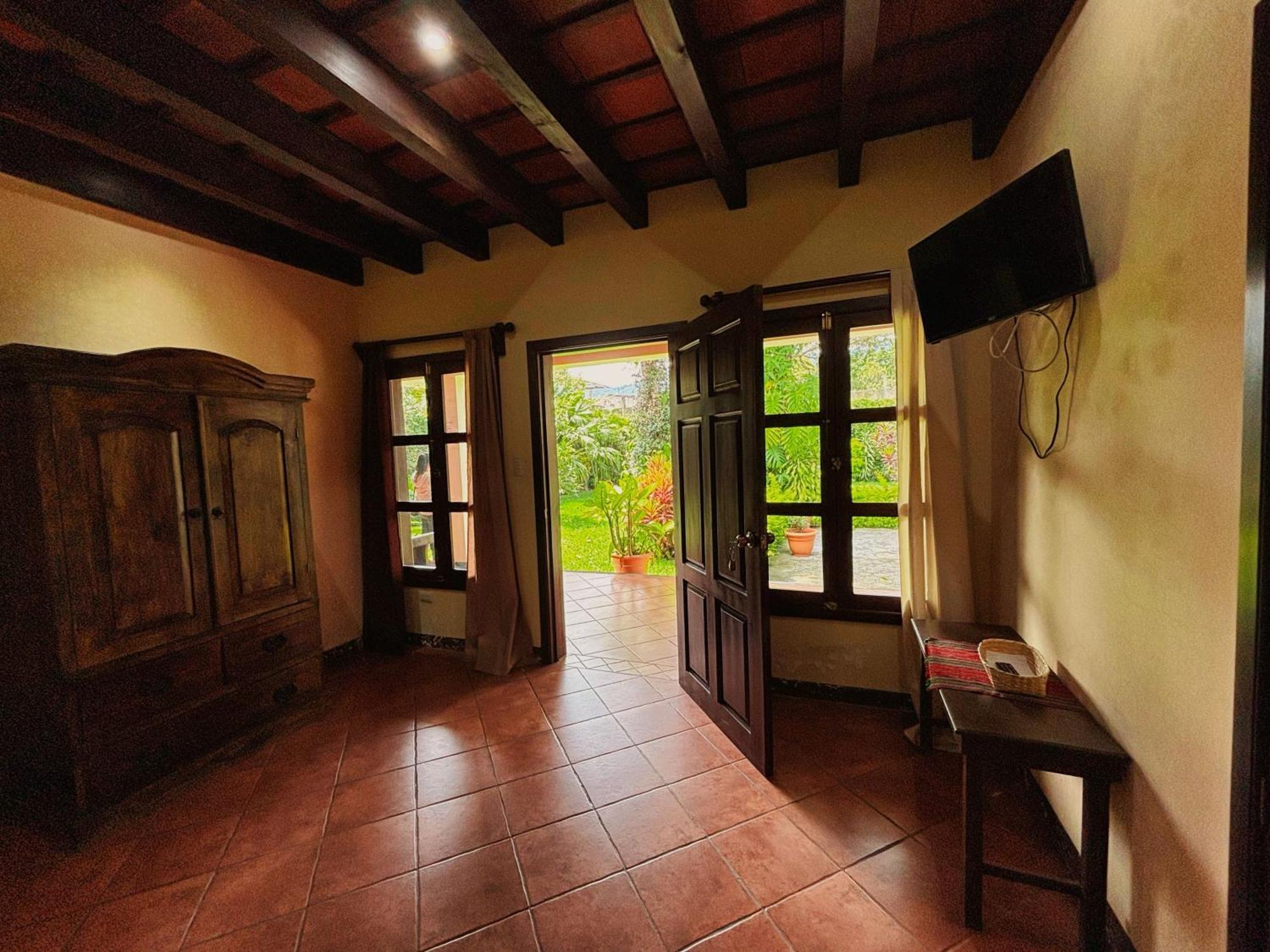 Alana Hotel By Ish Antigua Luaran gambar