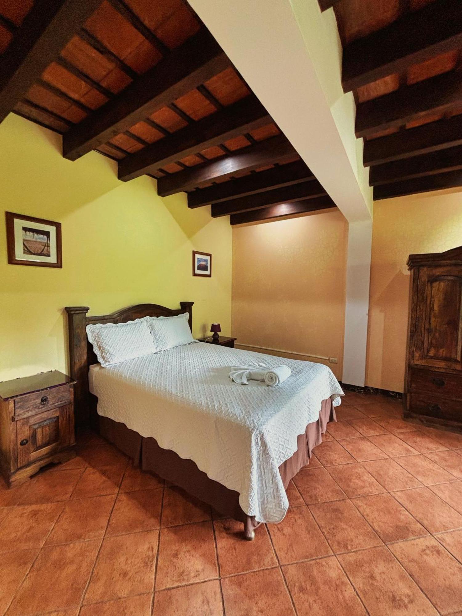 Alana Hotel By Ish Antigua Luaran gambar