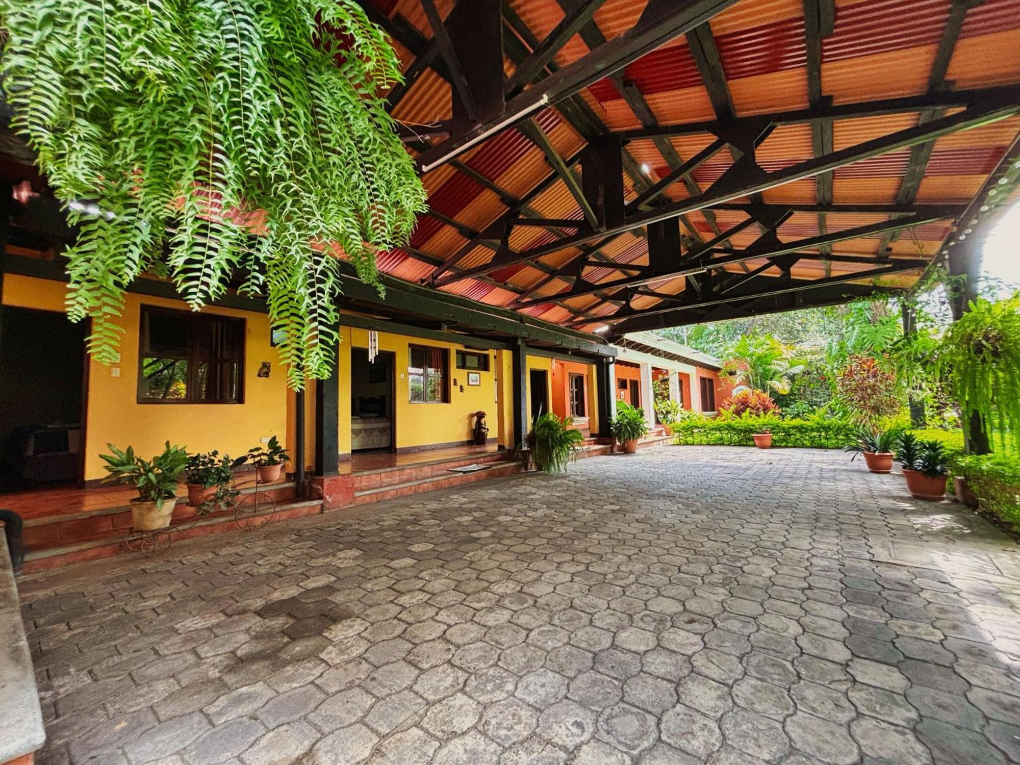 Alana Hotel By Ish Antigua Luaran gambar