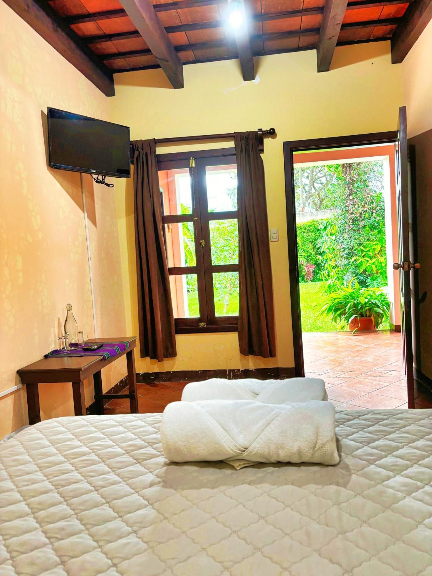 Alana Hotel By Ish Antigua Luaran gambar